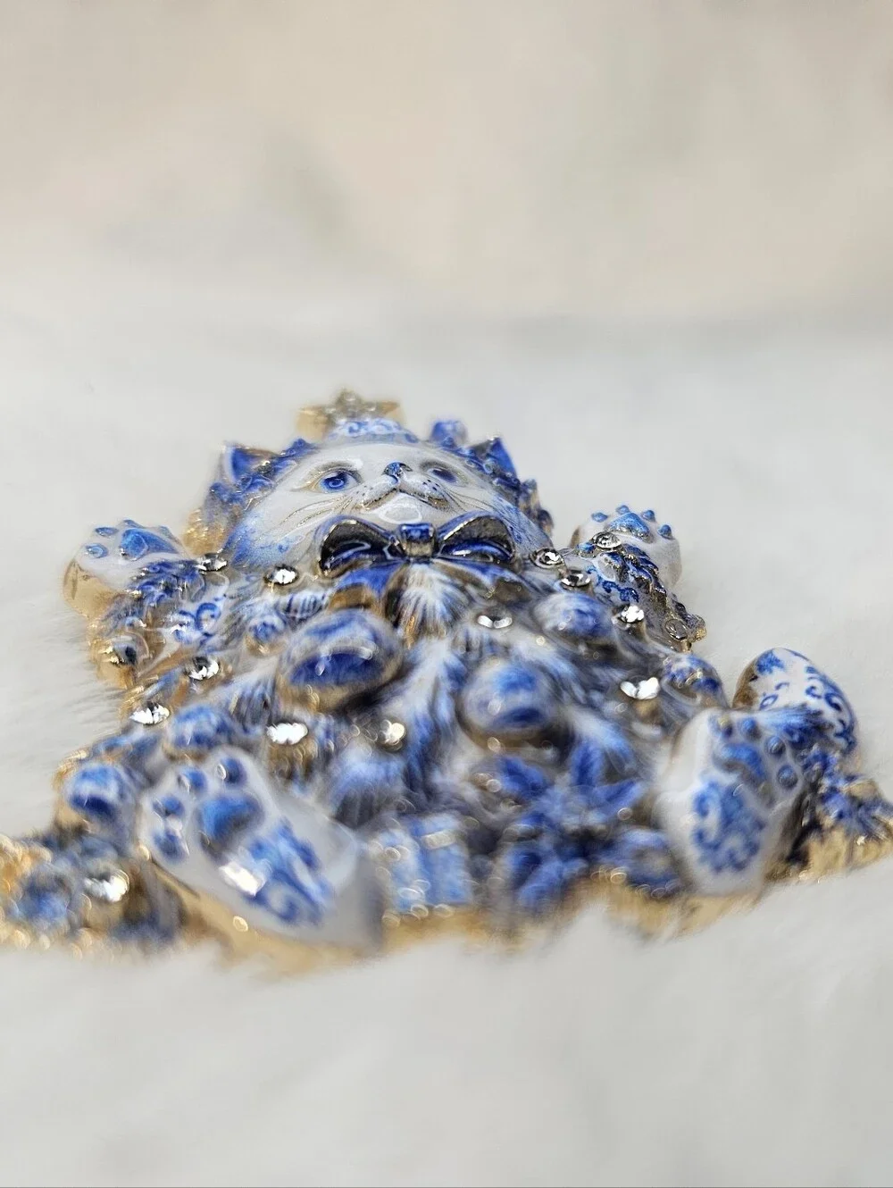 Vintage Style Blue & White Christmas Cat Brooch Pin